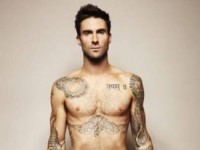 Лидер группы Maroon 5 разделся ради мужского здоровья (ФОТО)