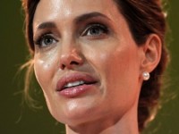 Британская королева пожаловала Анджелине Джоли рыцарский титул