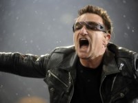 Лидер группы U2 Боно попал в больницу