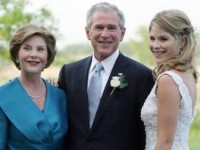 Джордж Буш-младший принял участие в "ледяной дуэли" (ВИДЕО)