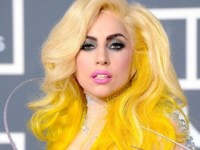 Леди Гага попросила зрителей "заткнуться"