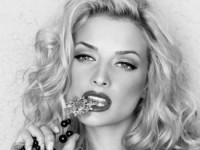 Татьяна Котова представила новую песню перед 30-тысячной аудиторией