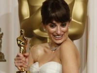 Пенелопа Круз получила "Оскар" за лучшую женскую роль второго плана