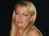 Яна Рудковская обнаружила в себе талант певицы