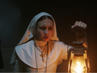 Кадр из фильма "Проклятие Монахини"