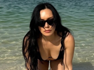Ольга Серябкина в купальнике на пляже