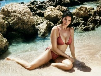 Летиция Каста в рекламе купальников Calzedonia