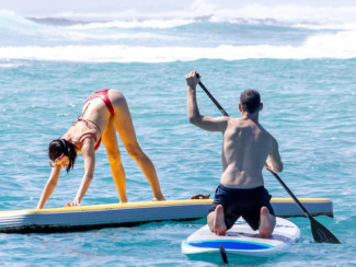 Маргарет Куэлли в купальнике отдыхает вместе с мужем Джеком Антоноффом Маргарет Куэлли в купальнике отдыхает вместе с мужем Джеком Антоноффом