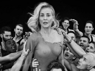 Шэрон Стоун топлес в журнале Vogue