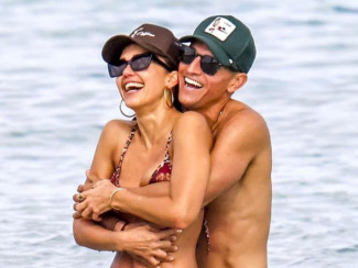 Джессика Альба и Дэнни Рамирес Джессика Альба и Дэнни Рамирес