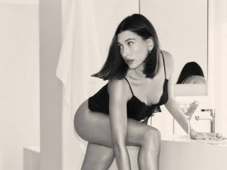 Хейли Бибер в нижнем белье Victoria’s Secret
