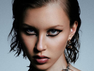 Готическая принцесса в корсете: Анна Пересильд показала новую фотосессию Готическая принцесса в корсете: Анна Пересильд показала новую фотосессию