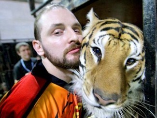Аскольд Запашный с тигром