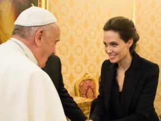 Папа Римский и Анджелина Джоли