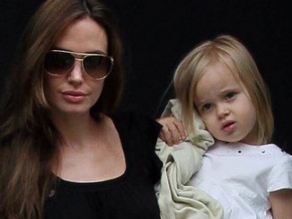 Анджелина Джоли со своей дочерью Вивьен