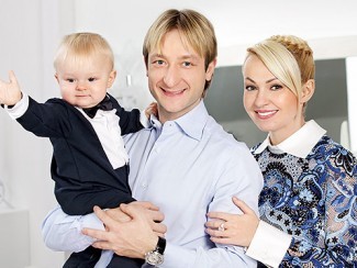 Евгений Плющенко со своей семьей
