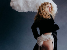 Аманда Сейфрид: искренность, страхи и новая эра актрисы на обложке Who What Wear