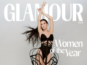 62-летняя Деми Мур снялась в купальнике для обложки Glamour