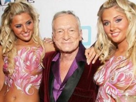 Хью Хефнер сменил трех подружек на двух близняшек (7 ФОТО)