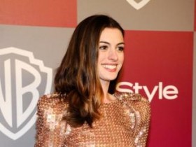 Энн Хэтэуэй прошлась по улицам Лондона (6 ФОТО)