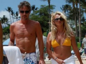Бритни Спирс и Джейсон Травик отдыхают на Гавайях (11 ФОТО)