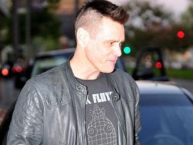 Джим Керри выстриг на голове ирокез (9 ФОТО)