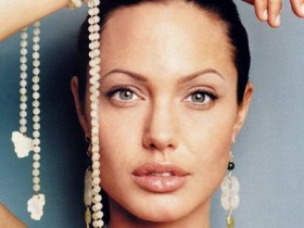 У Анджелины Джоли самое продаваемое лицо