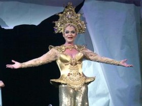 Светлана Медведева посетила мюзикл Ларисы Долиной и поздравила певицу с юбилеем (ФОТО)