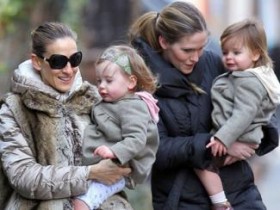 Сара Джессика Паркер со своими очаровательными близняшками (8 ФОТО)