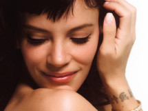 40-летняя Лили Аллен снялась топлес для глянца (10 ФОТО)