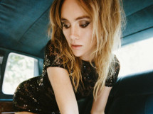 Сьюки Уотерхаус снялась для NYLON: прозрачное белье, перья и очень горячие кадры (10 ФОТО)