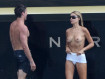 Без лишних комплексов: Брукс Нейдер снова развлекается топлес (8 ФОТО)