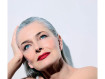 61-летняя модель Паулина Поризкова снялась для глянца в откровенном образе с глубоким декольте
