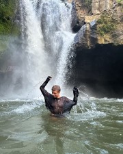 Кристина Асмус показала голую грудь на Бали