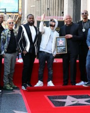 Легенда хип-хопа Dr. Dre получил звезду на Аллее славы в Голливуде