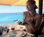 46-летняя Кейт Хадсон выложила фото в купальнике