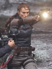 Софи Тёрнер в Англии во время съемок в сериале Tomb Raider Софи Тёрнер в Англии во время съемок в сериале Tomb Raider