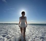 Елена Темникова поделилась пляжным фото