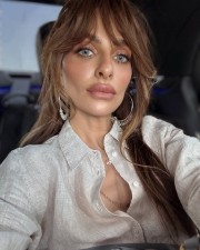 Екатерина Варнава похвасталась новыми губами