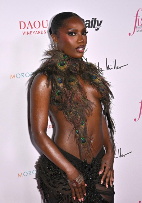 Хип-хоп исполнительница Doechii на церемонии The Daily Front Row Fashion LA Awards