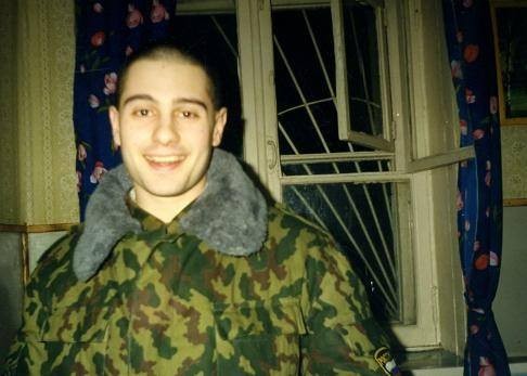 Молодой Антон Макарский во время службы в армии. 1997 год