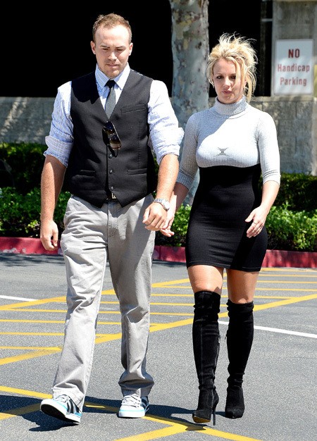 Бритни Спирс направляется в церковь вместе со своим бойфрендом Дэвидом Лукадо