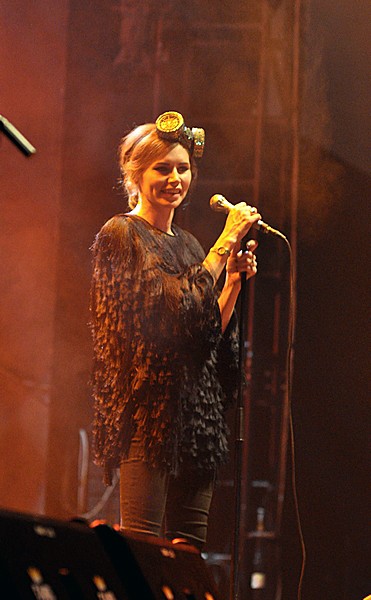 Нина Перссон из группы The Cardigans на концерте в Москве