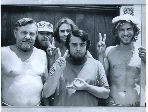 Ретрофото. Харрисон Форд (крайний справа) в бытность плотником на строительстве киностудии Sergio Mendes. 1970 г.