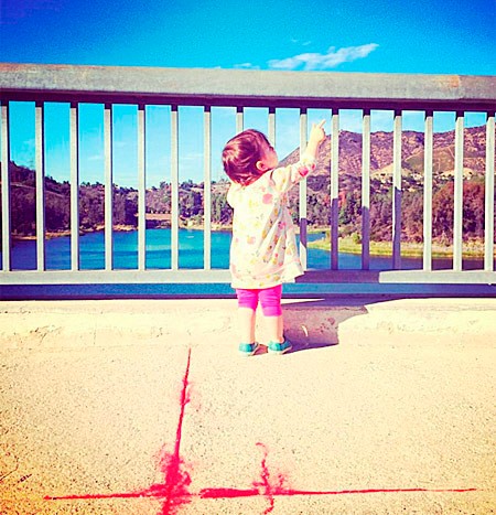 Эштон Катчер впервые опубликовал фото своей дочки в Instagram