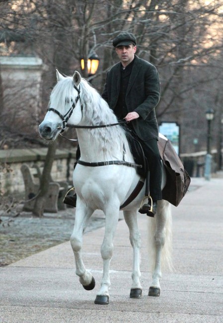 Колин Фаррел скачет по Нью-Йорку на белом коне на съемках картины «Зимняя сказка»