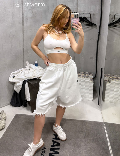 Анна Цуканова-Котт выложила фото из раздевалки