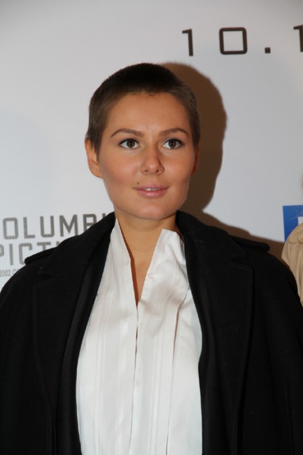 Мария Кожевникова впервые показалась на публике с «ёжиком» на голове 