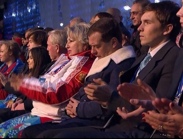 Дмитрий Медведев уснул во время торжественной церемонии открытия Зимних Олимпийских игр в Сочи