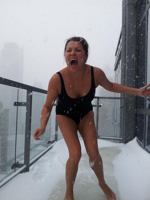 Анна Нетребко радуется снегу в Нью-Йорке